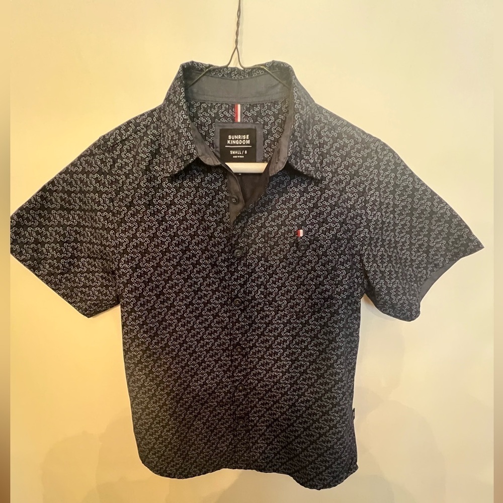 SUNRISE KINGDOM BOYS SMALL (SIZE 8) LINED SHIRT. NAVY BLUE